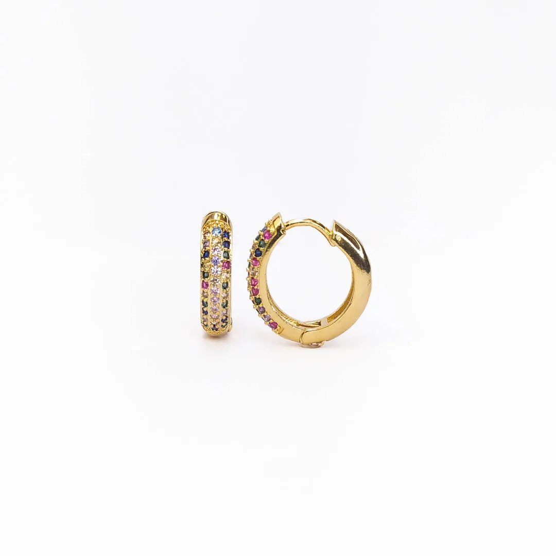 Argolinha Cravejada Zircônias Coloridas Banhada a Ouro 18k 13mm